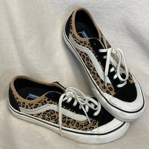 Vans Classic Leopard Ultra Cush sneakers size 6.5